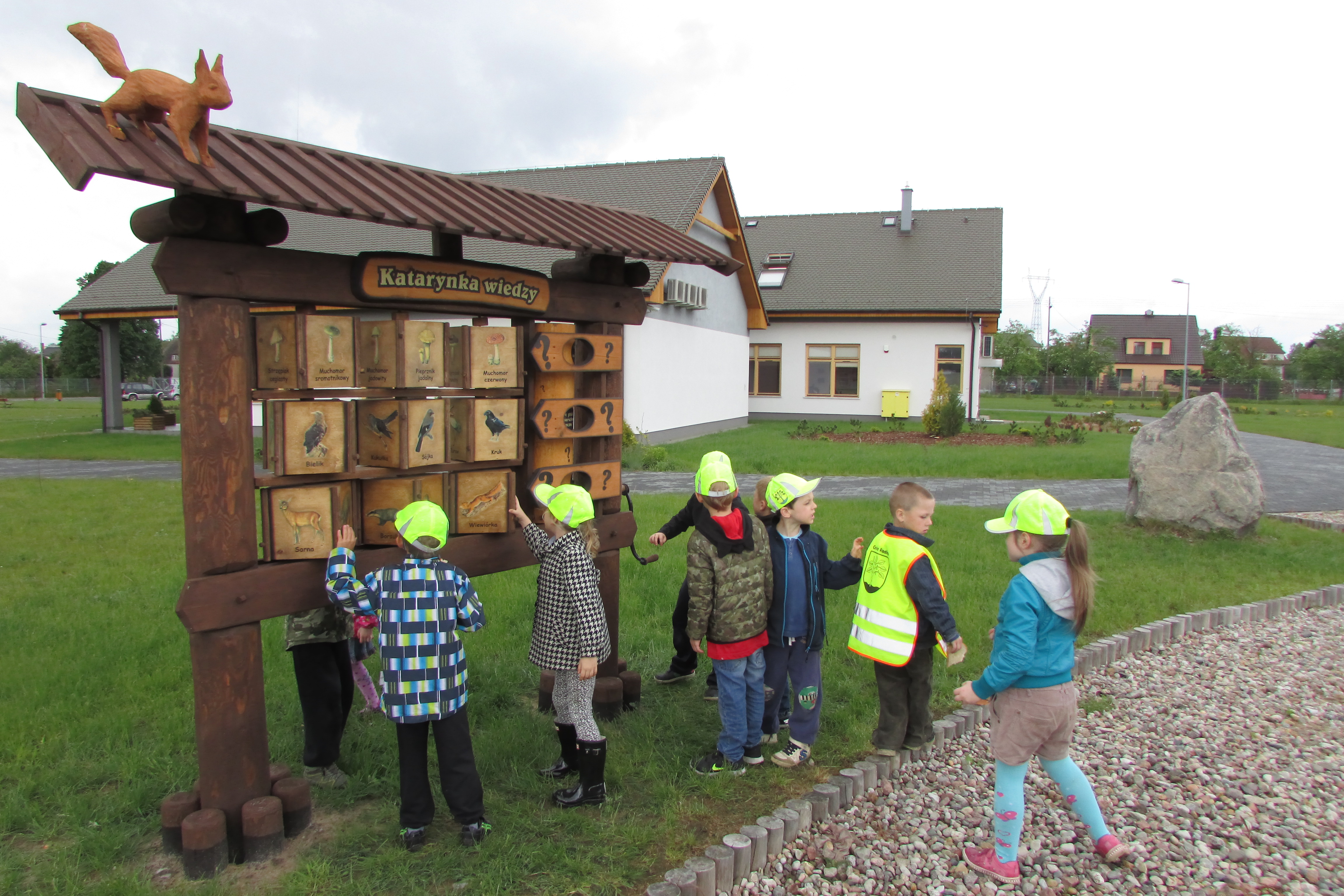 Na zdjęciu: PTASIA REMIZA – punkt edukacyjny i wiata przy siedzibie Nadleśnictwa Resko